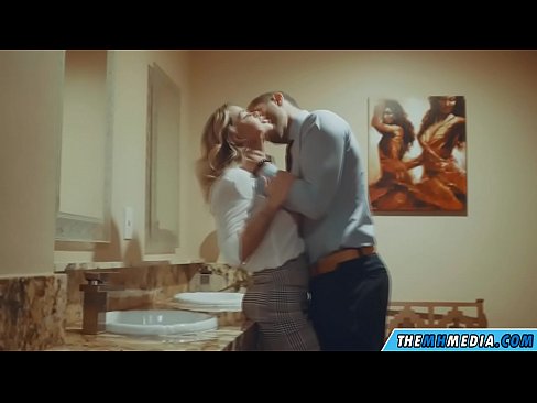 ❤️ Uma blonde obugaxayo ekuyenga endlini yangasese yomphakathi Ividiyo yocansi ku-zu.hentaisun.ru ❌❤